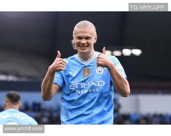 哈兰德夸女友球技似吉格斯女友反讽称他盘带像带球散步